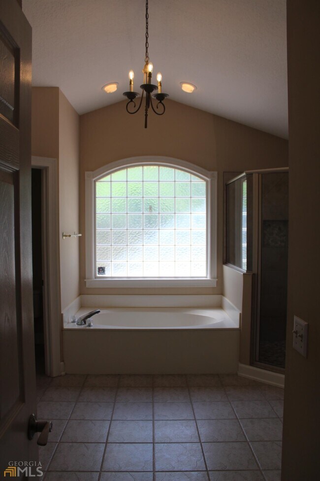 Building Photo - 203 Carrington Way