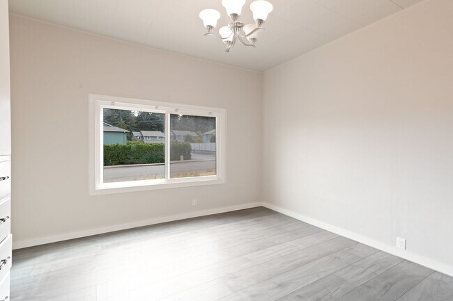 Building Photo - Beautifully Renovated 4-Bedroom Farmhouse on Large Corner Lot in the Heart of Sublimity - Water/S...