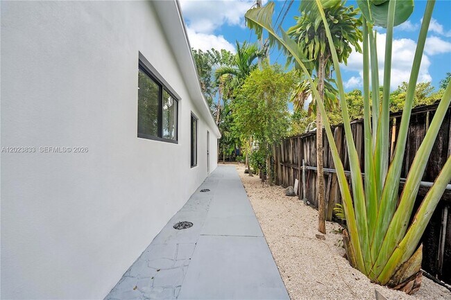Building Photo - 6566 SW 35th St