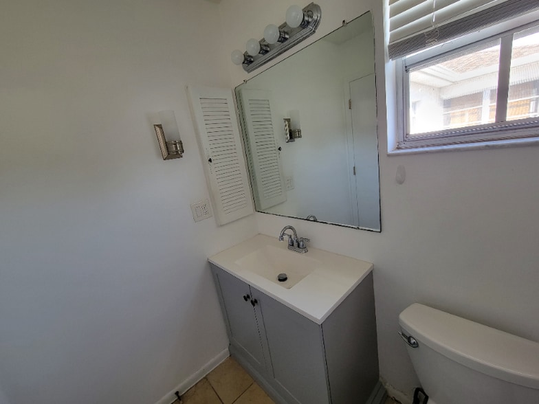 Building Photo - 7035 Cedarhurst Dr