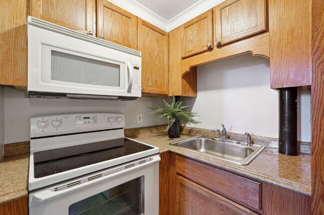 Building Photo - Modern Comfort Meets Prime Atlanta Location – Schedule Your Tour Today!