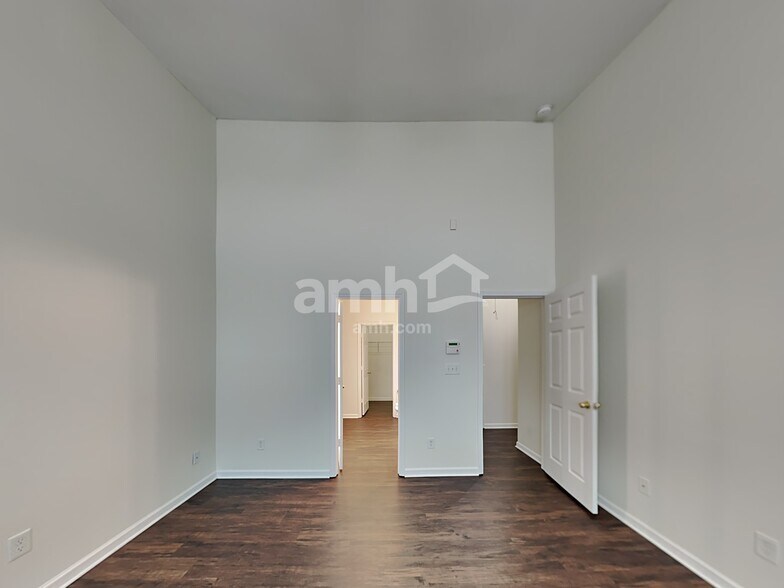 Building Photo - 1009 Skillbeck Rd