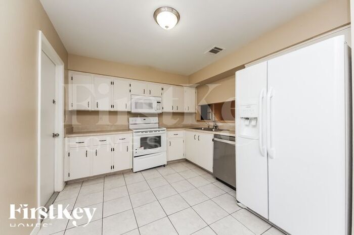Building Photo - 610 Fresno Ct