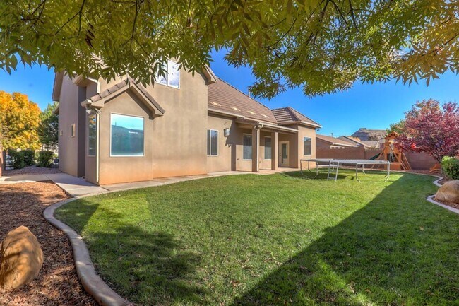 Building Photo - Beautifully Designed 5 Bedroom Home in Was...