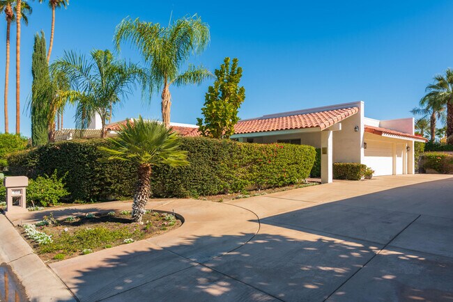 Building Photo - 66 Dartmouth Dr