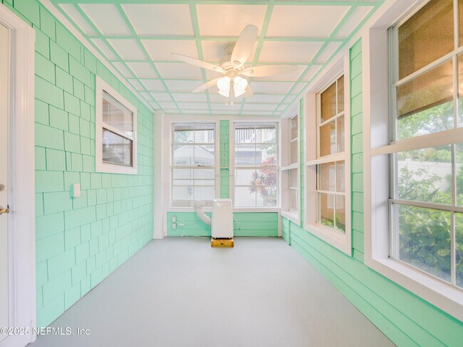 Building Photo - 6472 Putnam St