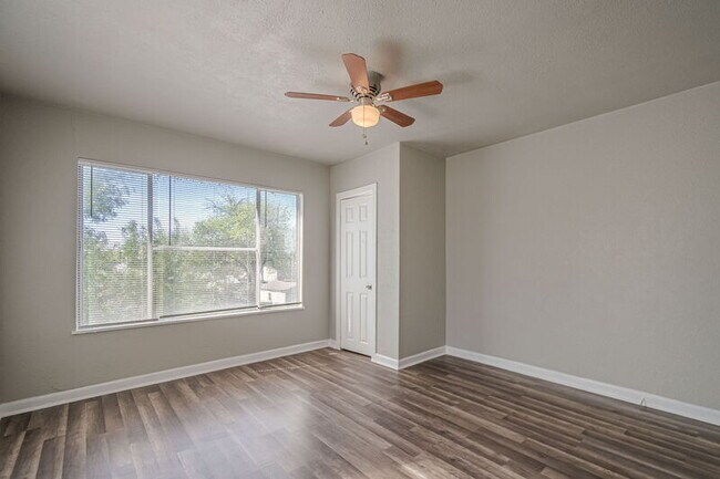 Building Photo - 2323 Arbor Pl