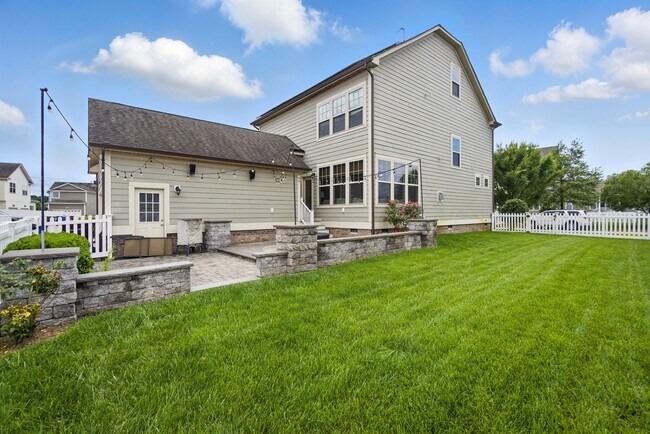 Building Photo - 605 Robert Frost Rd