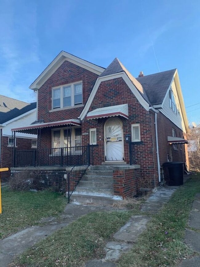 Primary Photo - Beautiful Flat Section 8 Accepted