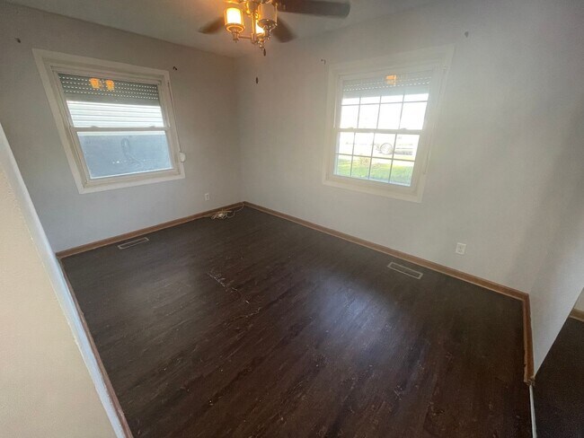 Building Photo - Charming Home on Gary West Side with Garage