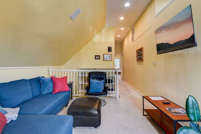 Building Photo - 4451 N Tripp Ave