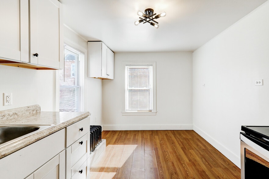 Kitchen/Dining Room - 652 Columbia Ave