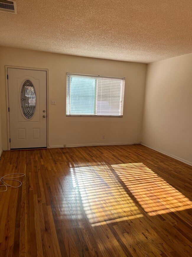 Building Photo - 4074 Rosabell St