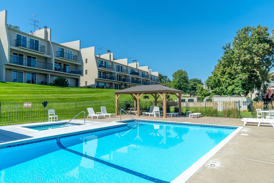 Building Photo - 6339 Saint Croix Trl N