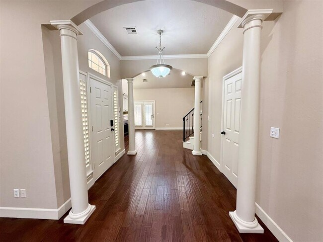 Building Photo - 3816 Tudor Cir