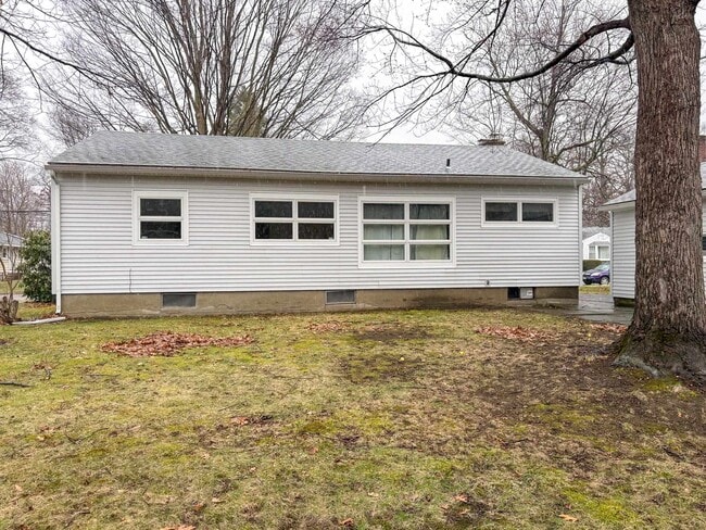 Building Photo - 38 Marshall Dr