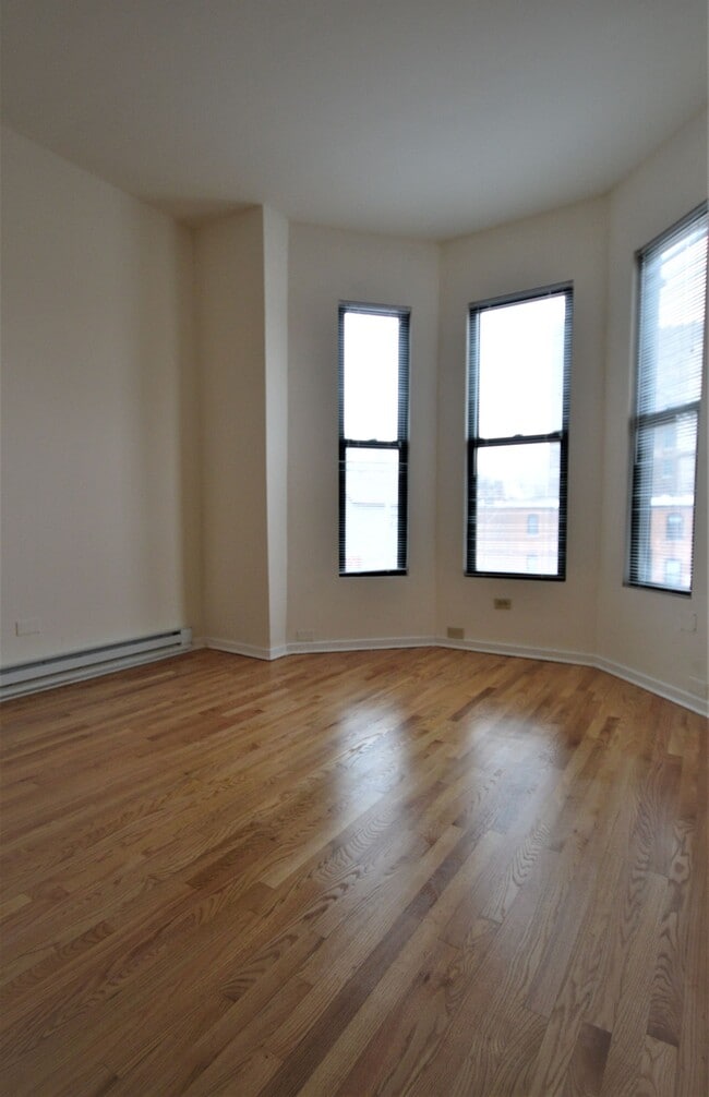 Building Photo - 611 W Briar