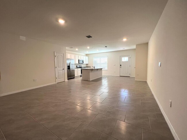 Spacious living area - 13483 Sagestone Dr