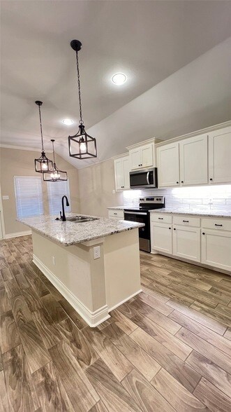 Building Photo - 906 Tippit Ln