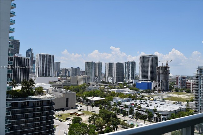 Building Photo - 1900 N Bayshore Dr