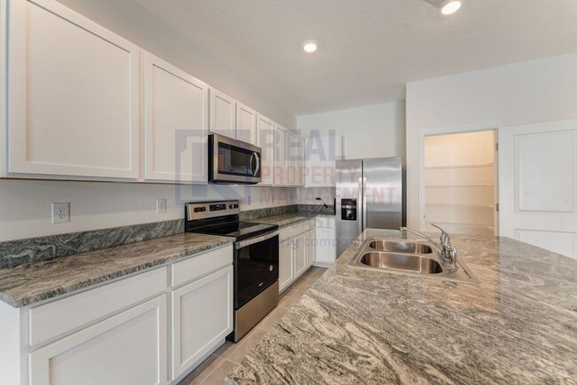 Building Photo - 2851 Banks Pointe Dr