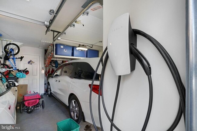 Building Photo - 4655 Lambert Dr