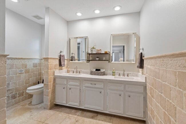 Building Photo - 623 Hickory Ridge Dr