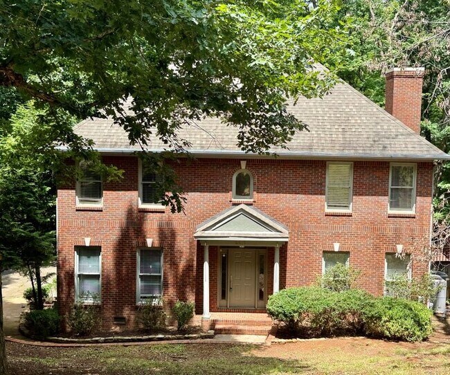 Building Photo - 2411 Oakwood Ave NE