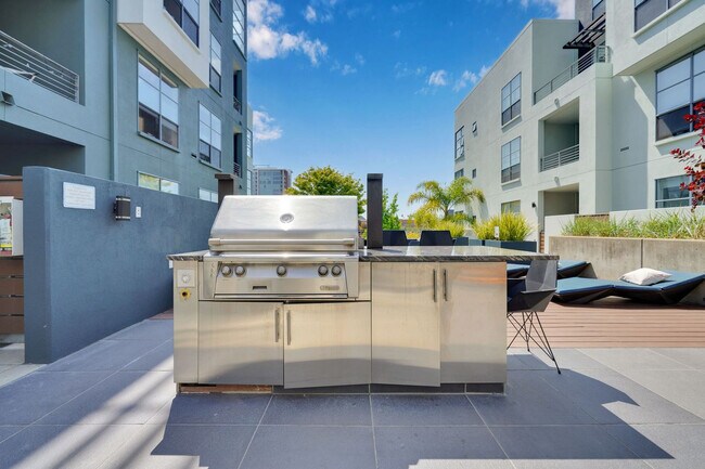 Building Photo - 355 Berry St