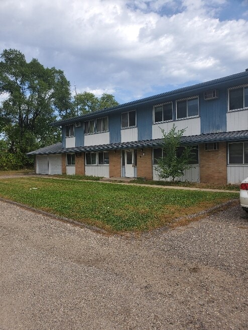 Building Photo - 1700 E 80th St