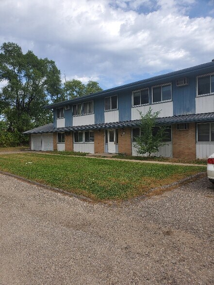 Primary Photo - 1700 E 80th St