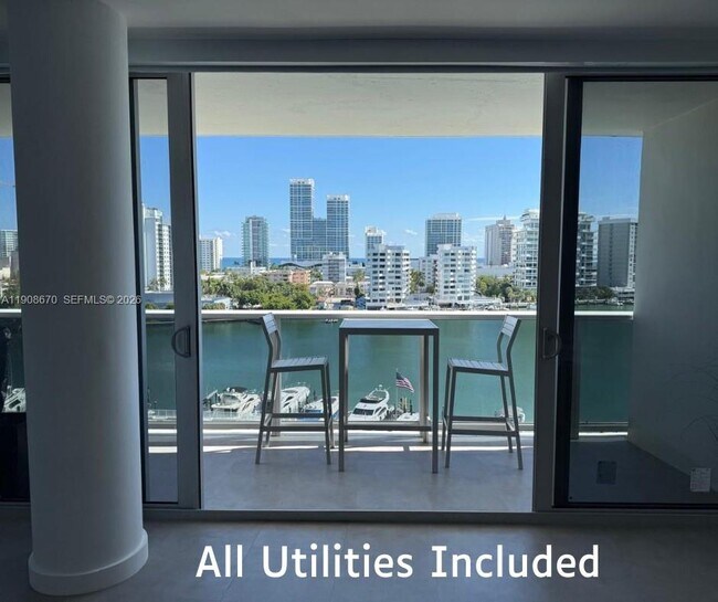 Building Photo - 900 Bay Dr