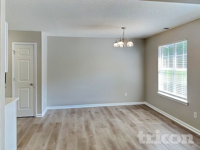 Building Photo - 5702 Colonnade Dr