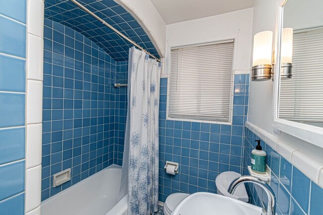 Building Photo - 21825 McCormick St