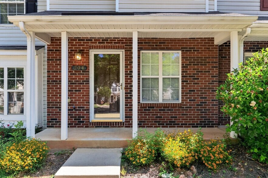 Building Photo - 204 Butler Pl
