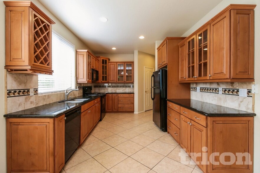 Building Photo - 4325 N 125th Ave