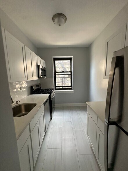 Interior Photo - Palisades Towers