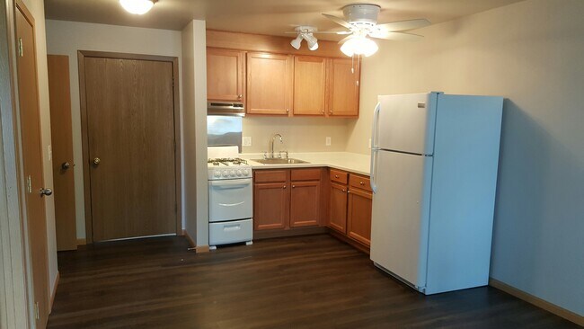 kitchen/dining - 55 Chicago St