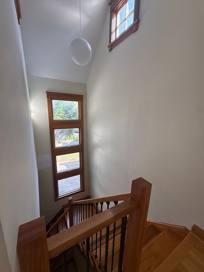 Building Photo - Renovated single family home for rent