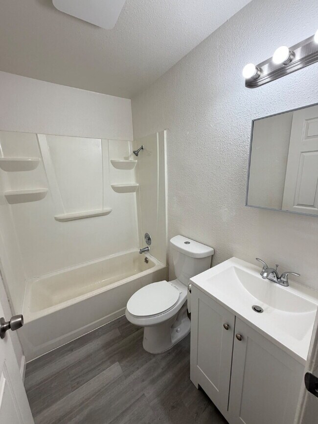 Building Photo - 2553 Glen- 2bd 1 bath