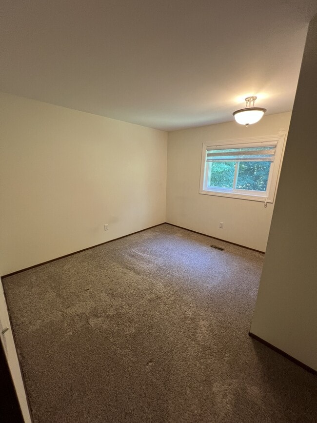 Building Photo - 3633 E Meadows Ct