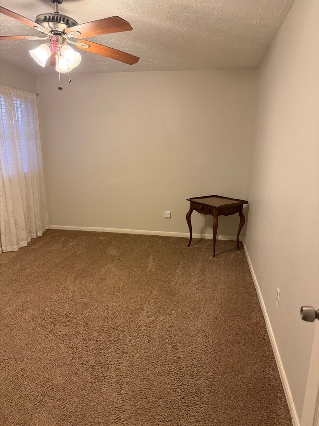 Building Photo - 20307 Pittsford Dr