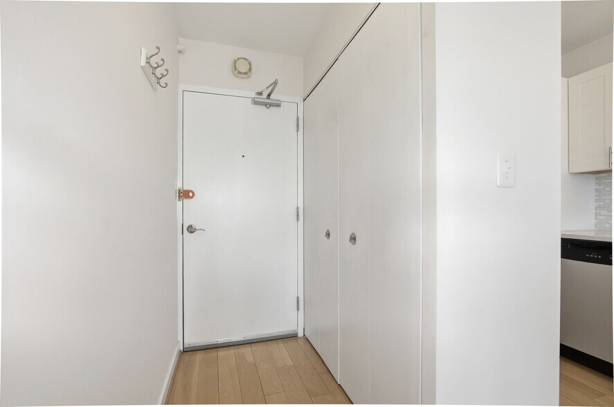 Building Photo - 1101 3rd St SW