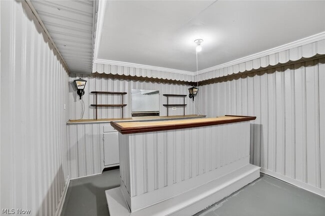 Building Photo - 303 S Green Rd