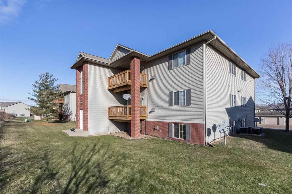 Building Photo - 2270 Holiday Rd # 511