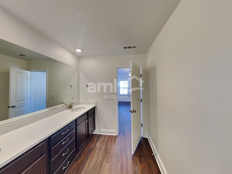 Building Photo - 118 Marin Dr