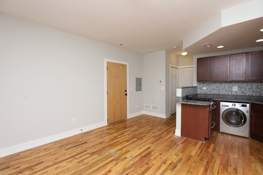 Building Photo - 562 W Arlington Pl