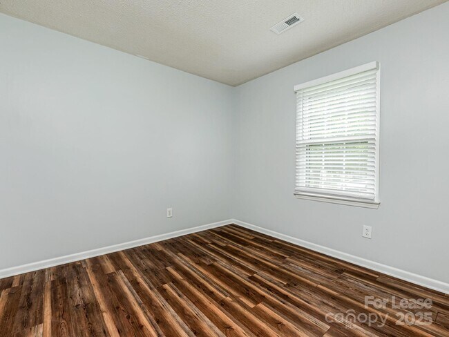 Building Photo - 7609 King Richard Ct