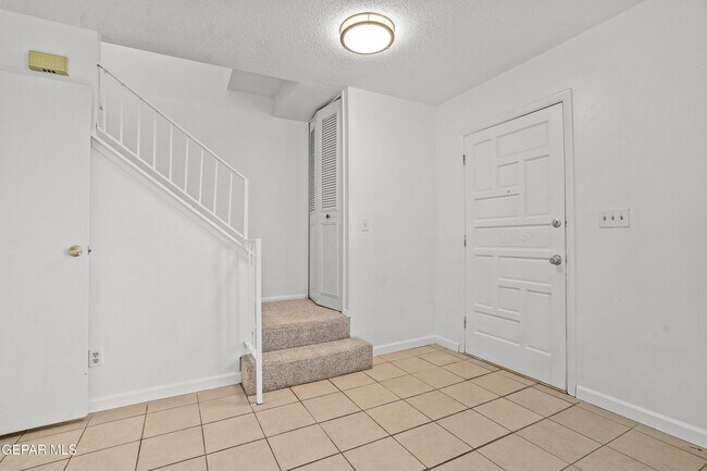 Building Photo - 244 Paso Noble Dr