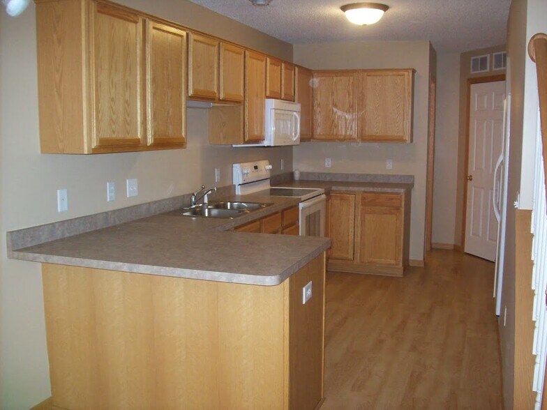 Full kitchen - 20617 Erin Way